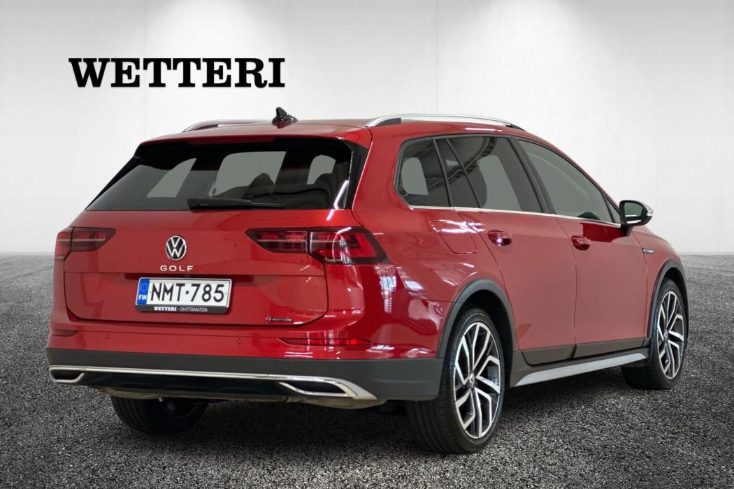 VOLKSWAGEN Golf 2023