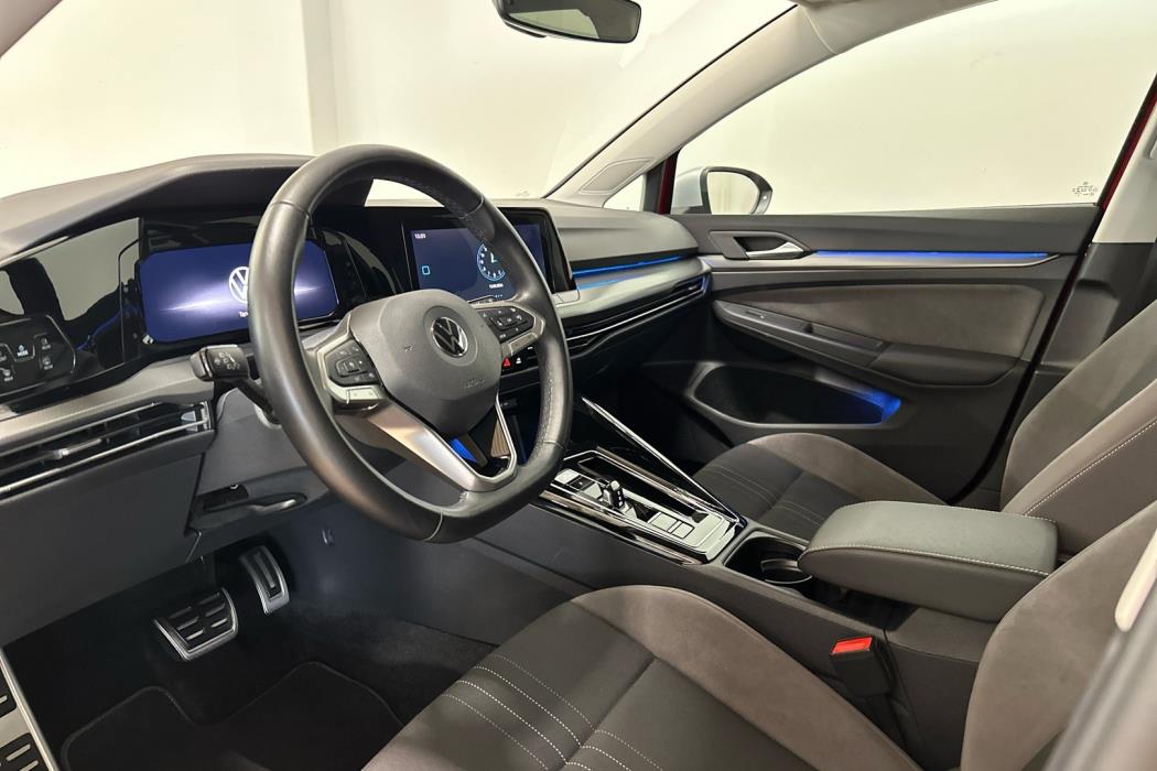 VOLKSWAGEN Golf 2023