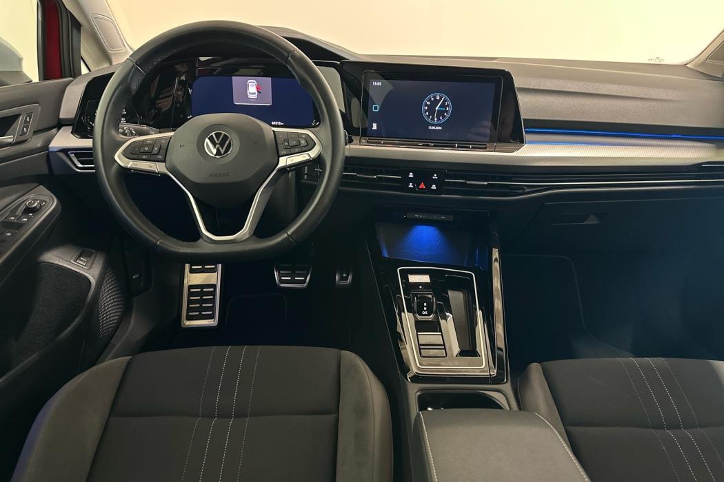 VOLKSWAGEN Golf 2023
