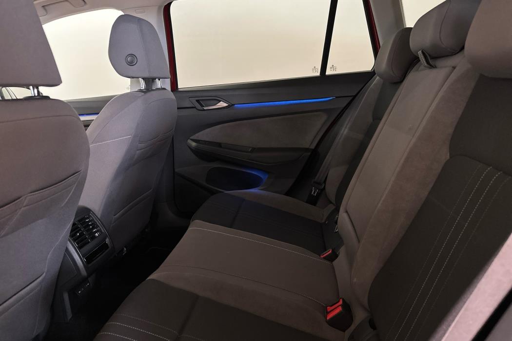 VOLKSWAGEN Golf 2023