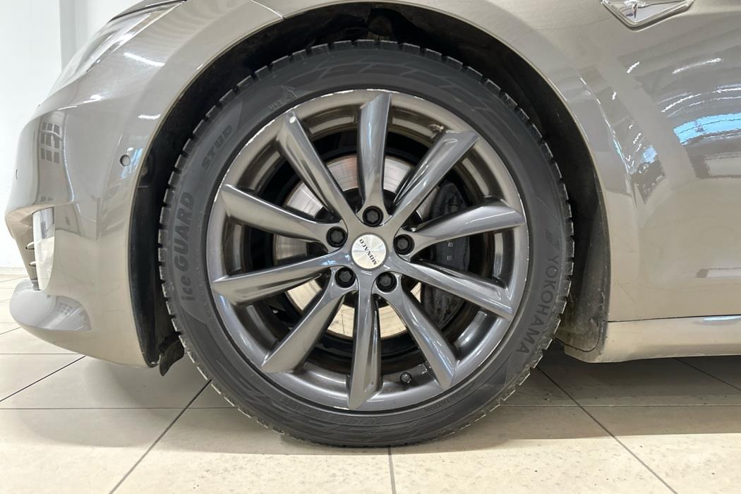 TESLA Model S 2016