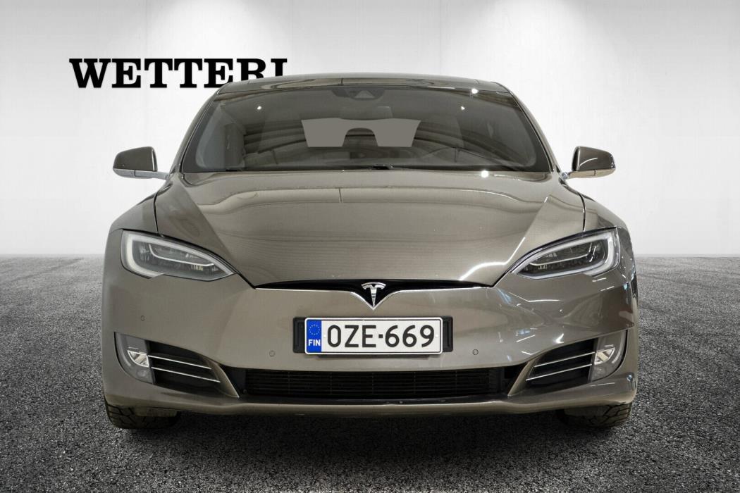 TESLA Model S 2016
