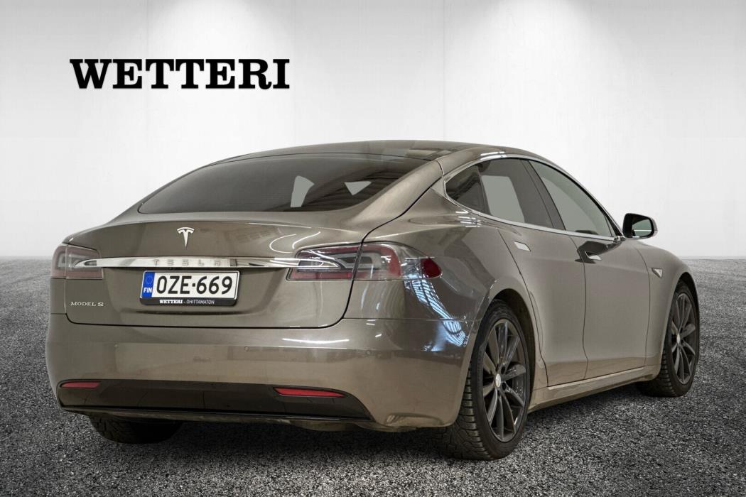 TESLA Model S 2016