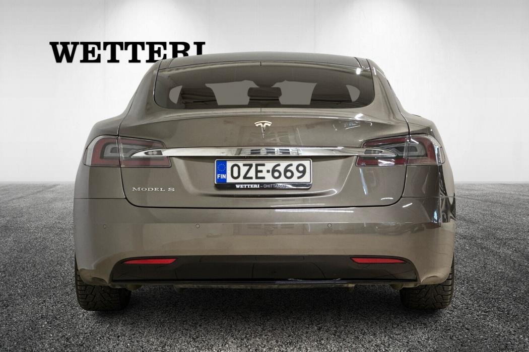 TESLA Model S 2016