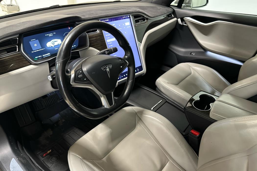 TESLA Model S 2016