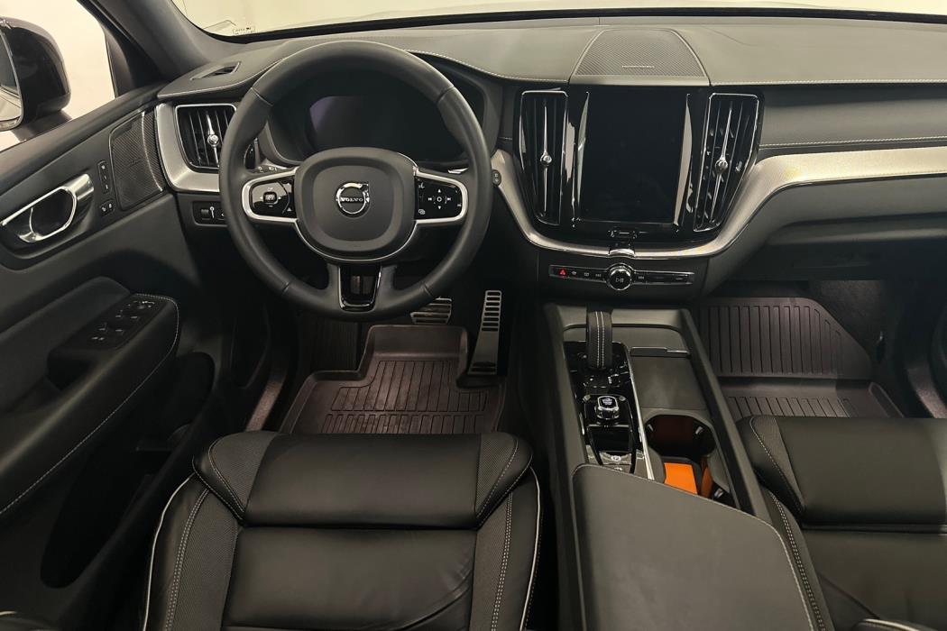 VOLVO XC60 2022