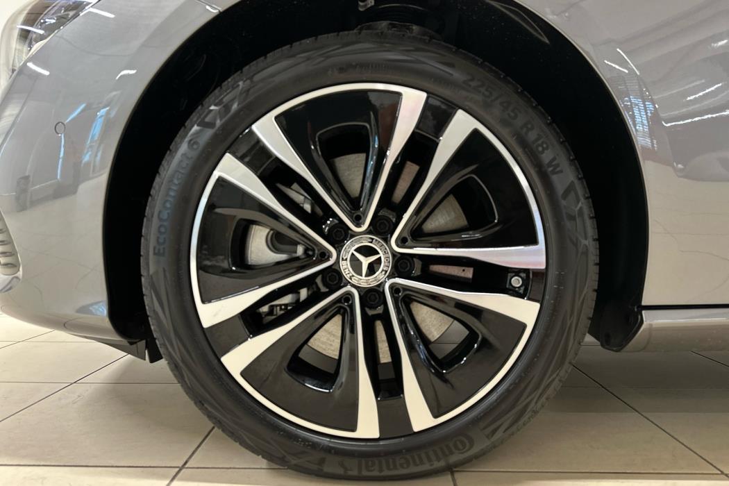 MERCEDES-BENZ CLA 2025