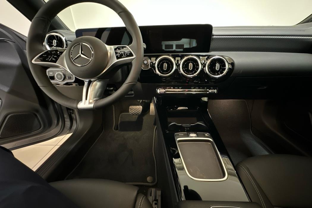 MERCEDES-BENZ CLA 2025