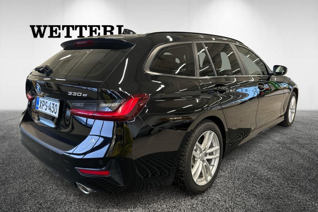 BMW 330 2022
