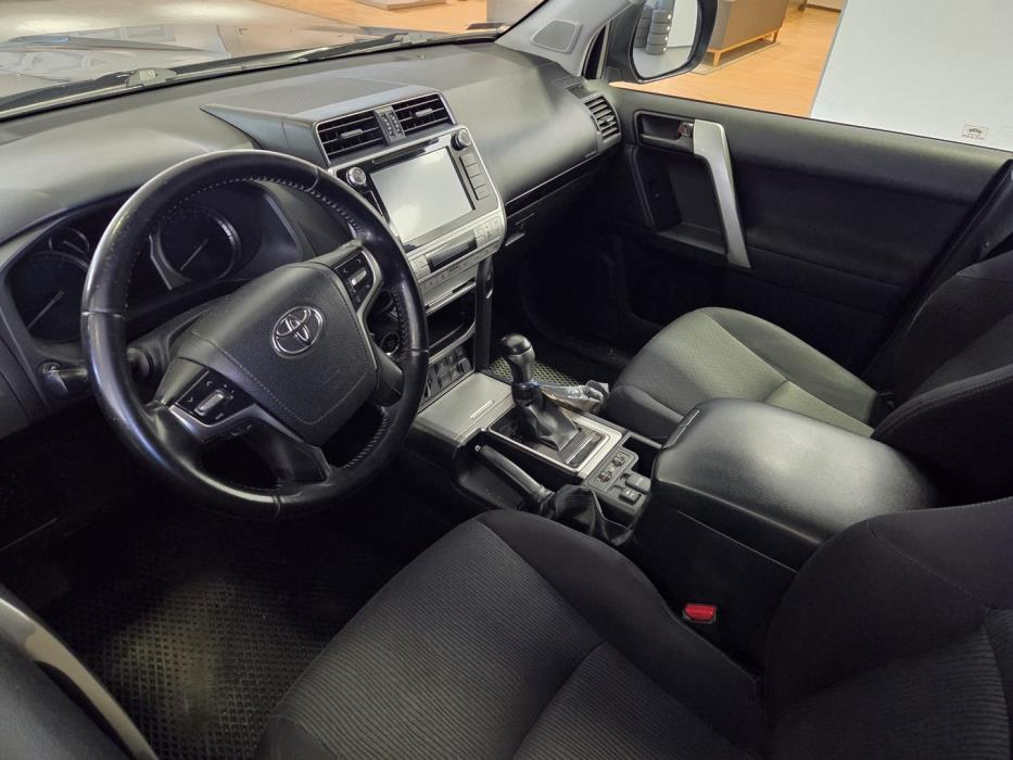 TOYOTA Land Cruiser 2018