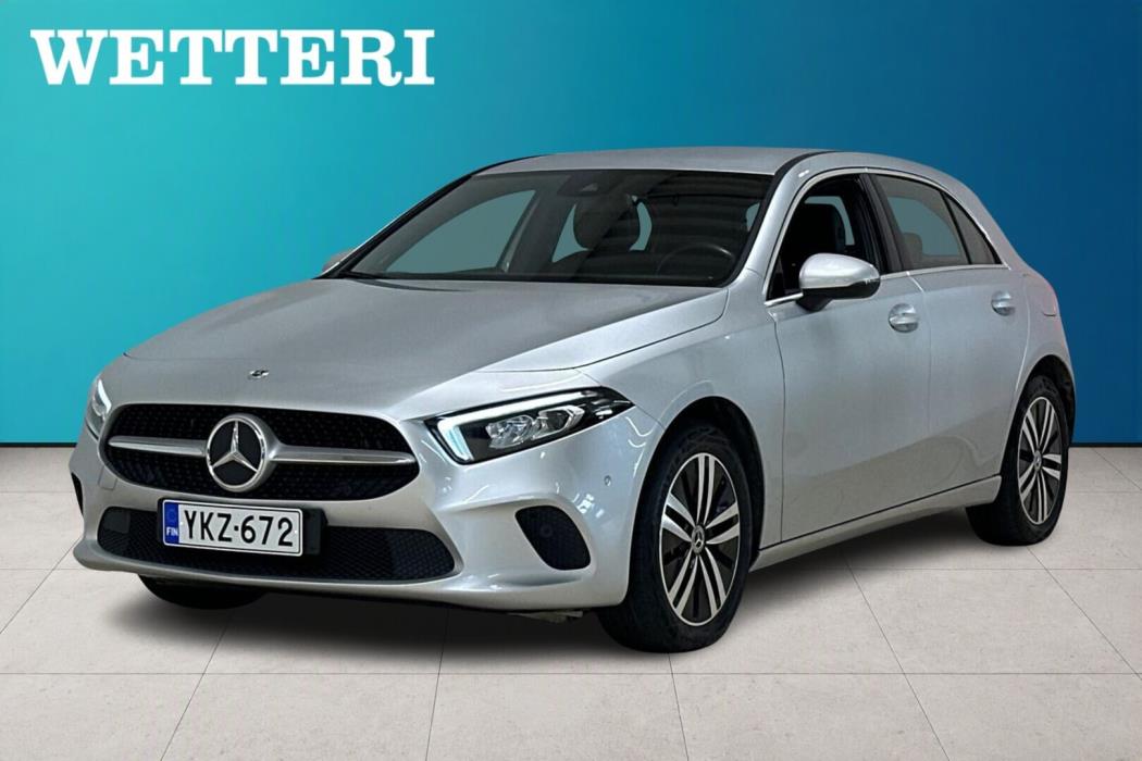 MERCEDES-BENZ A 2022