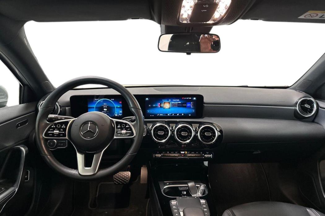 MERCEDES-BENZ A 2022