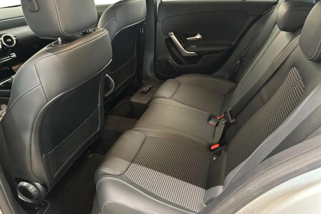 MERCEDES-BENZ A 2022