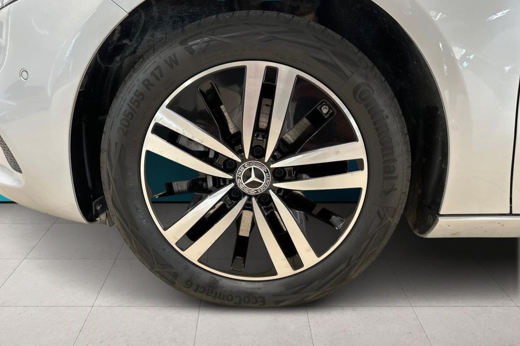MERCEDES-BENZ A 2022