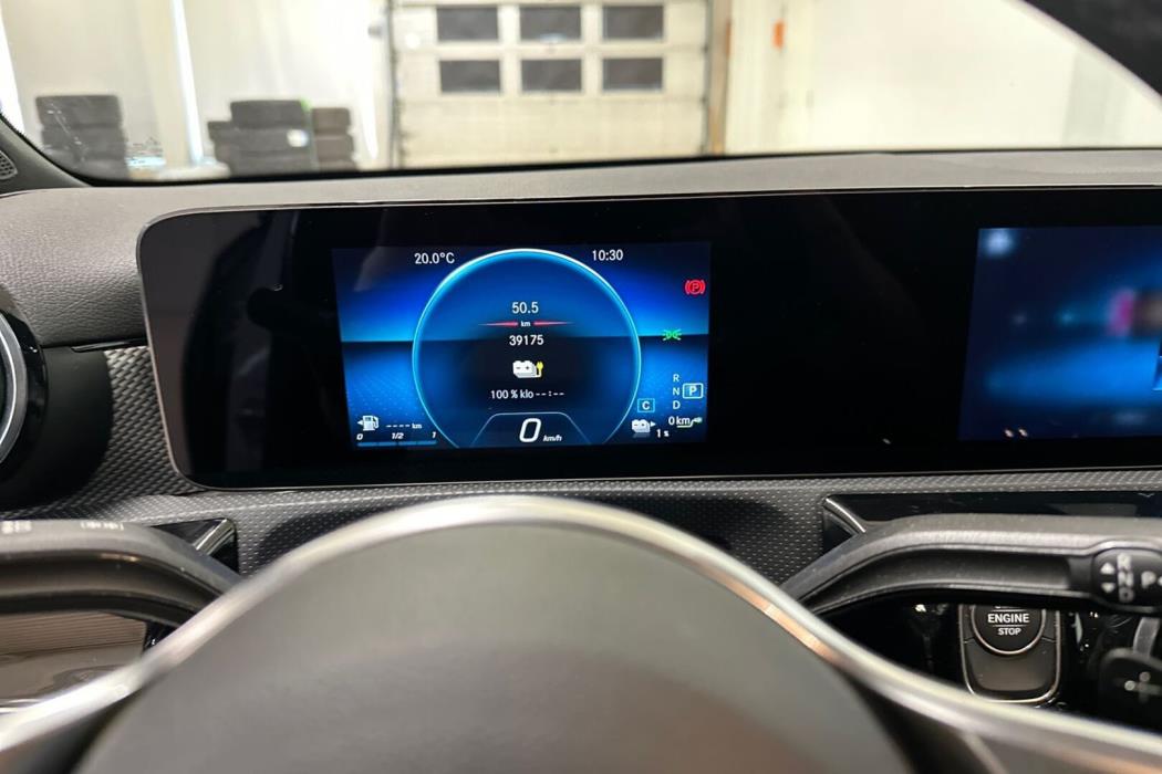 MERCEDES-BENZ A 2022