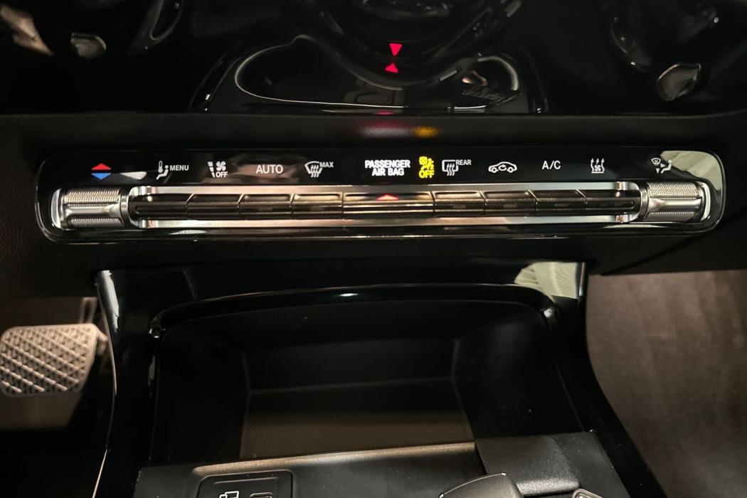 MERCEDES-BENZ A 2022