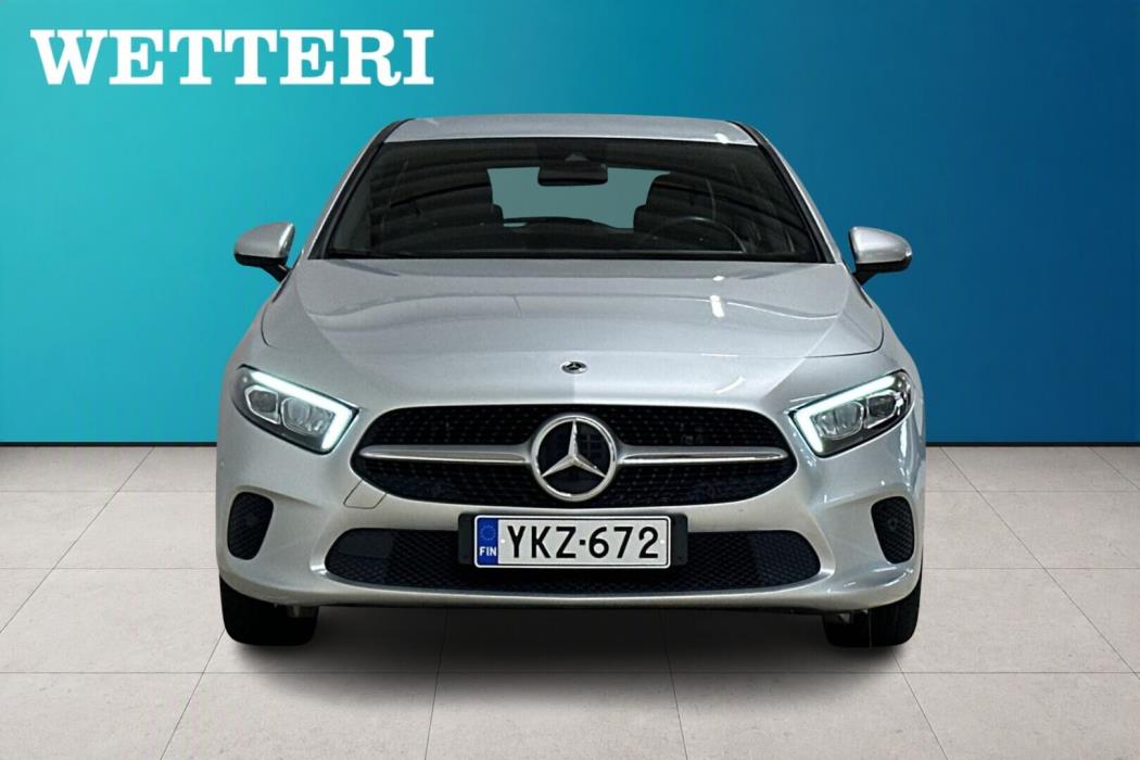 MERCEDES-BENZ A 2022