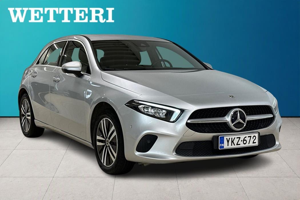MERCEDES-BENZ A 2022