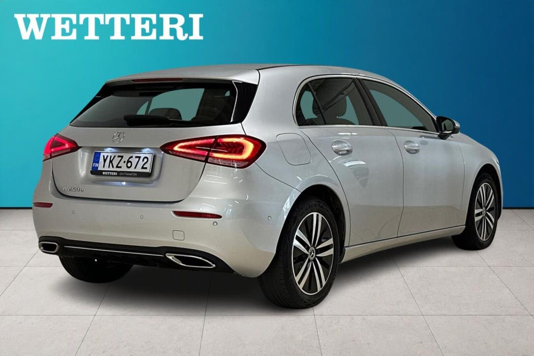 MERCEDES-BENZ A 2022