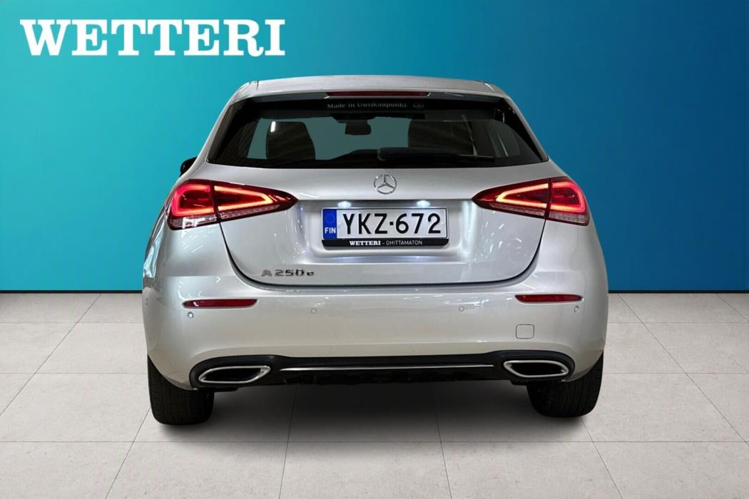 MERCEDES-BENZ A 2022