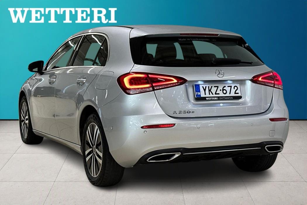 MERCEDES-BENZ A 2022