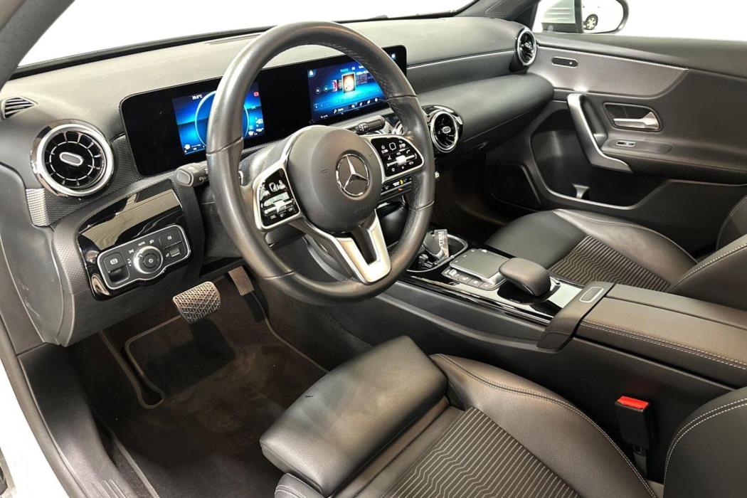 MERCEDES-BENZ A 2022