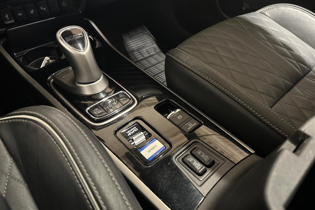 MITSUBISHI Outlander PHEV 2020