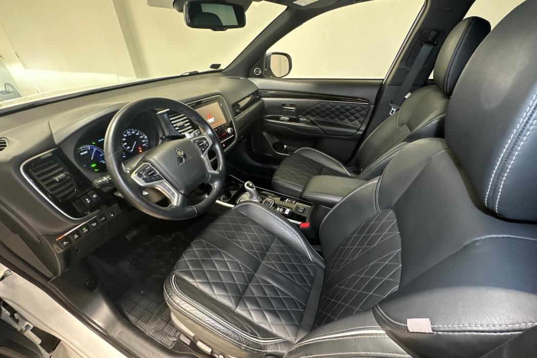 MITSUBISHI Outlander PHEV 2020