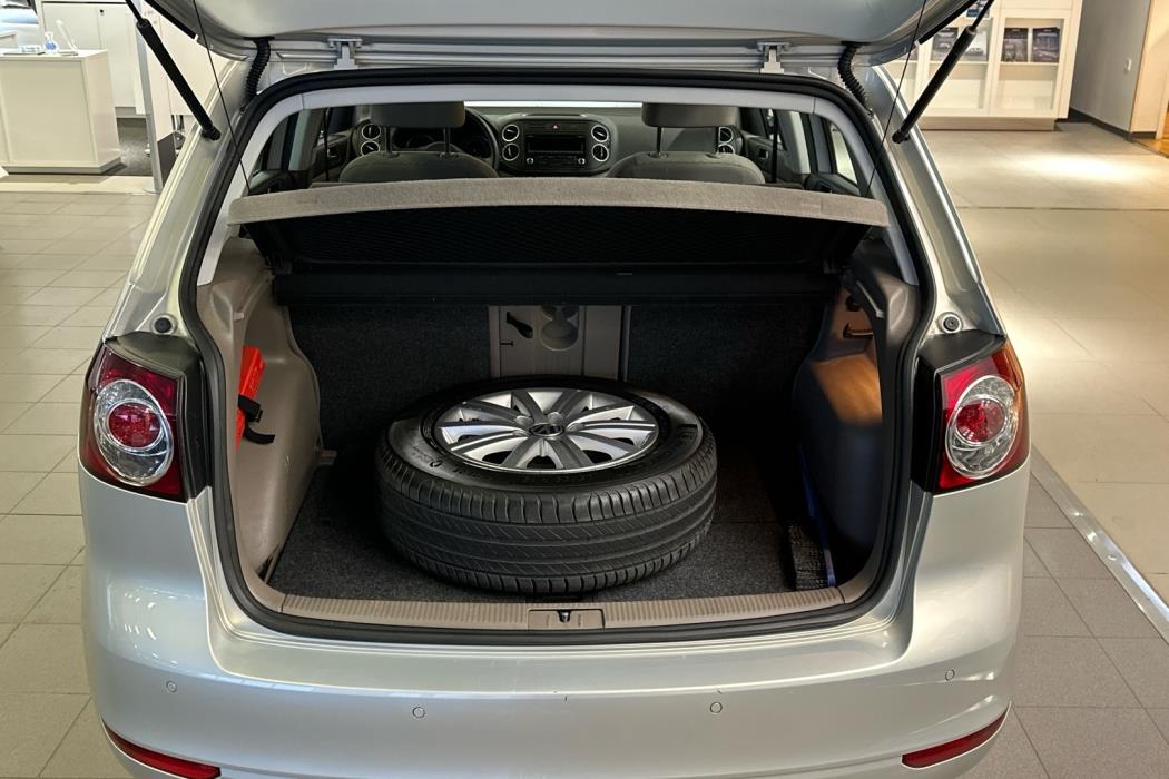 VOLKSWAGEN Golf Plus 2012