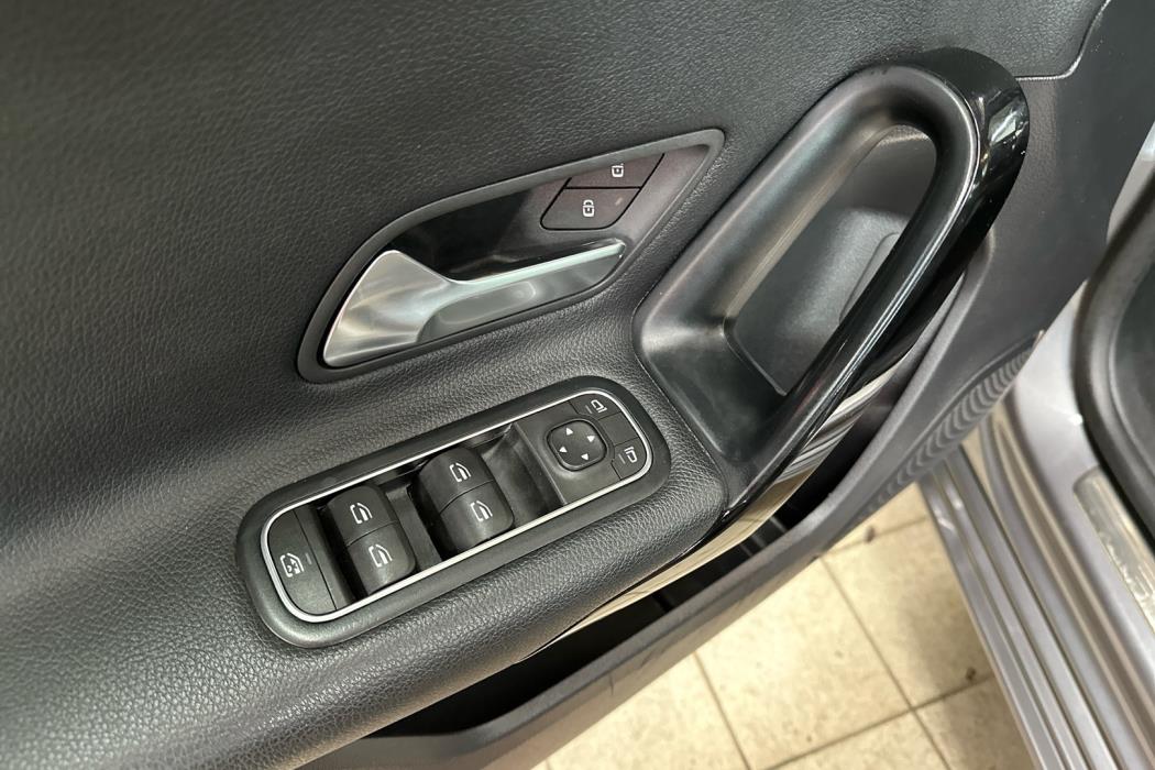 MERCEDES-BENZ A 2020