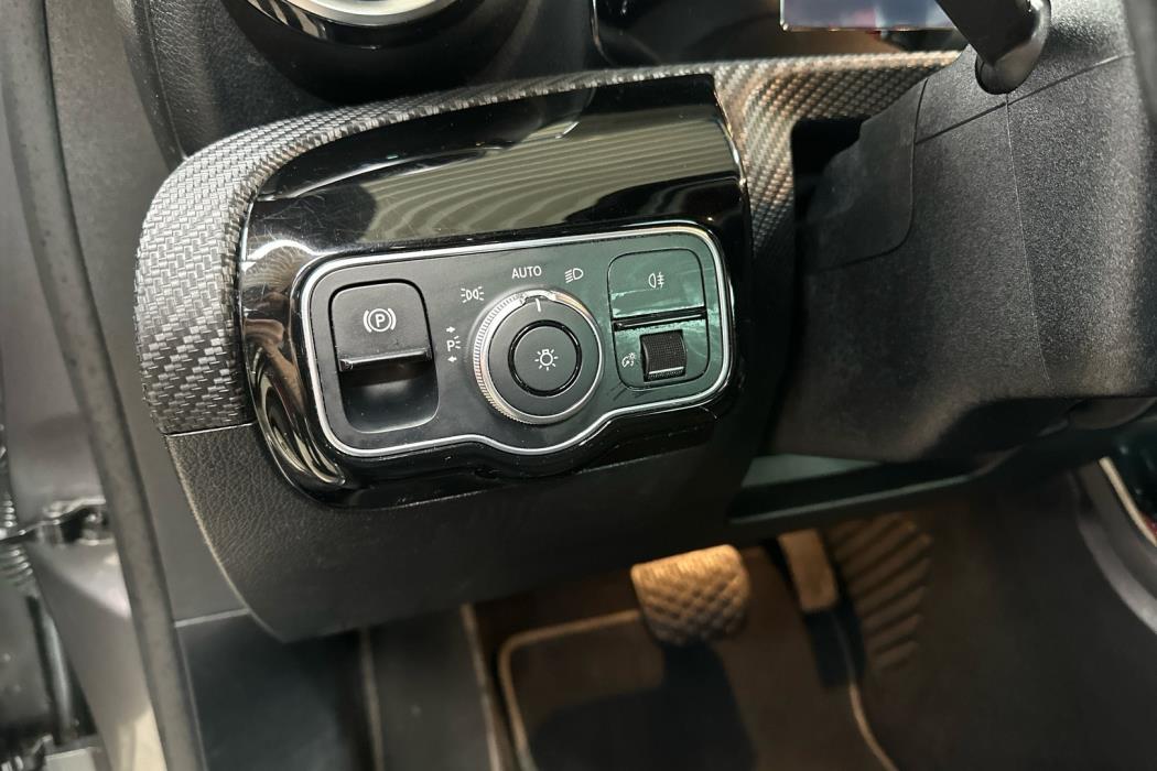 MERCEDES-BENZ A 2020