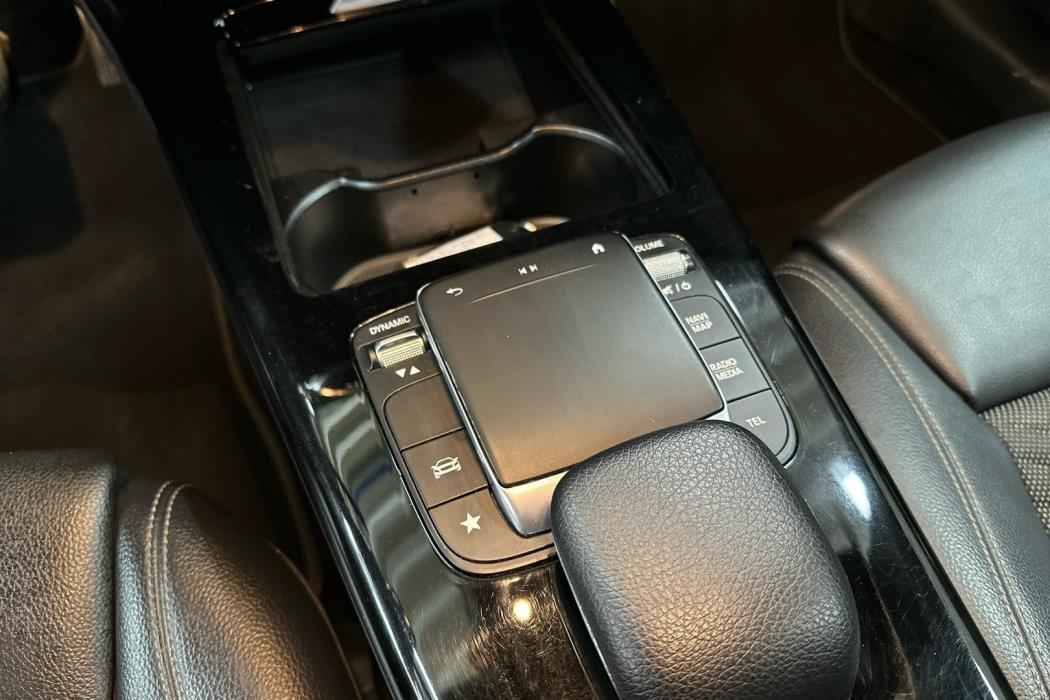 MERCEDES-BENZ A 2020