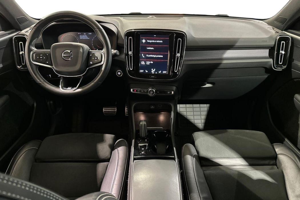 VOLVO XC40 2020
