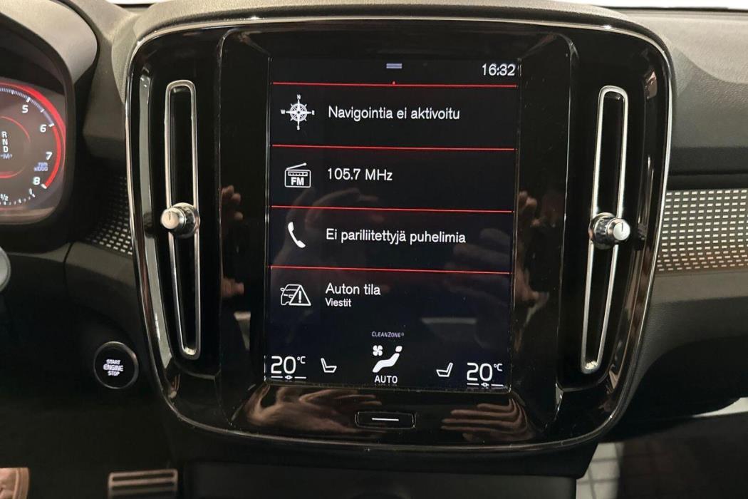 VOLVO XC40 2020