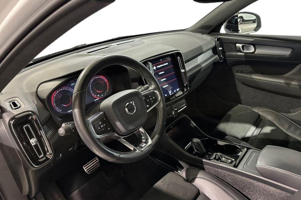 VOLVO XC40 2020