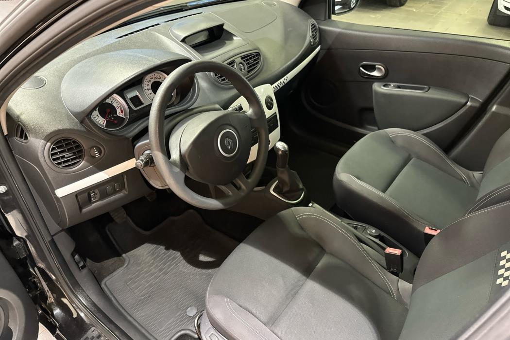 RENAULT Clio III 2010