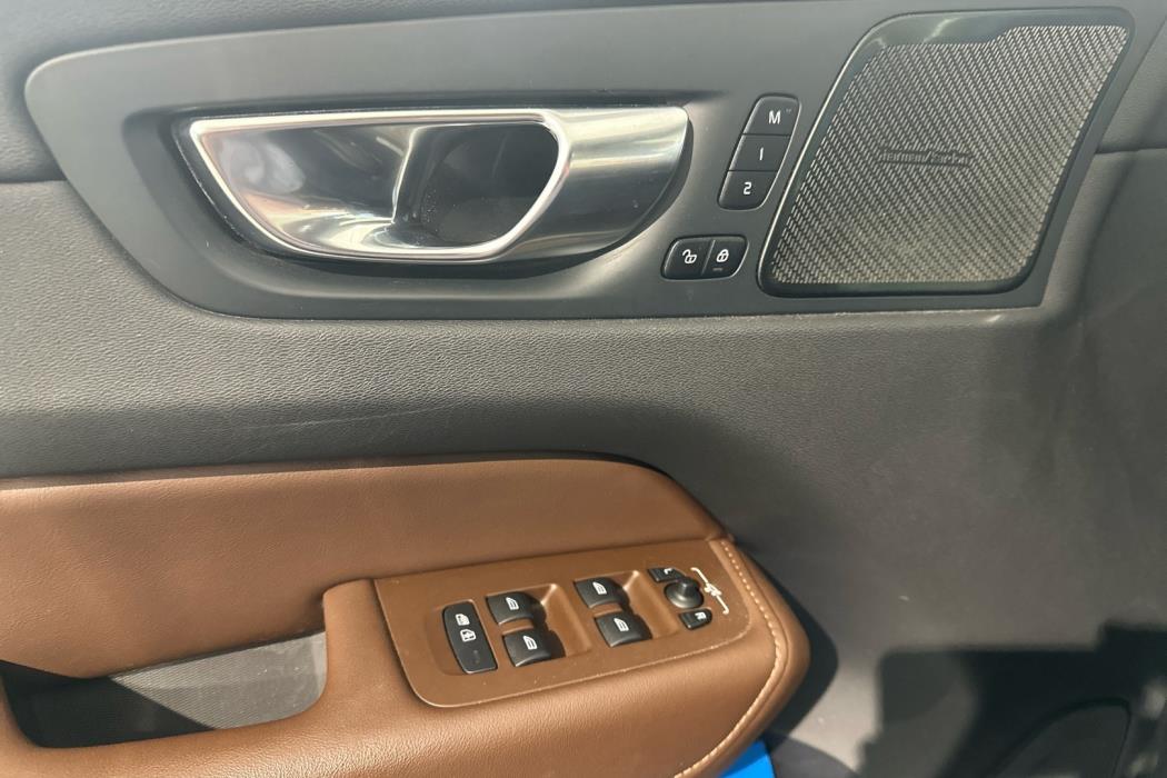 VOLVO XC60 2021