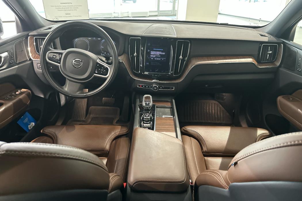 VOLVO XC60 2021