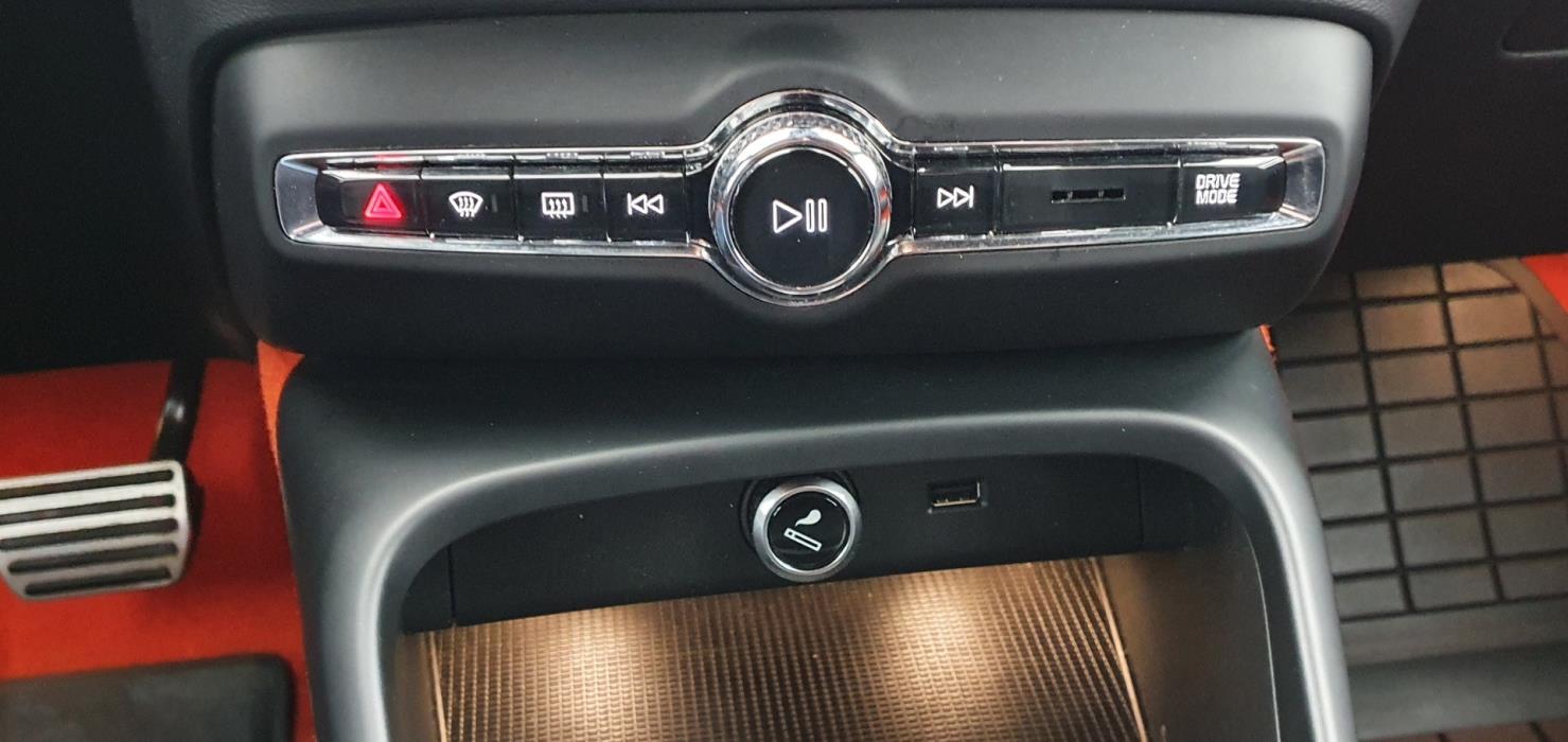 VOLVO XC40 2019