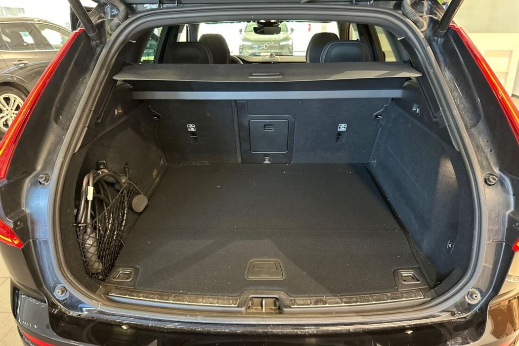 VOLVO XC60 2025