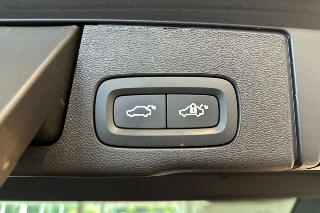 VOLVO XC60 2025