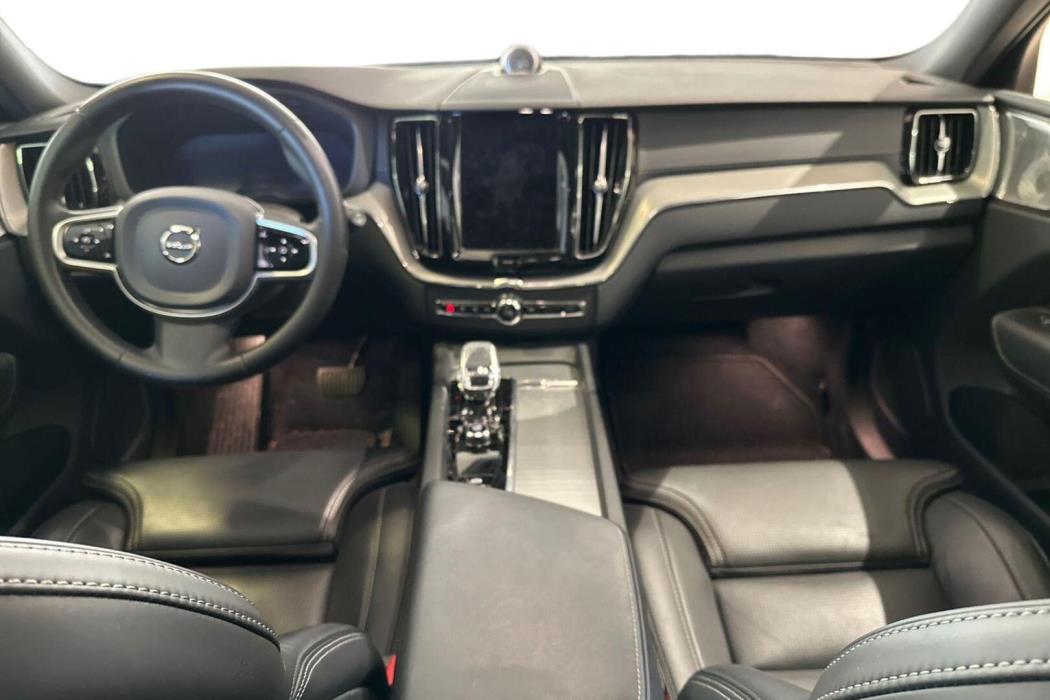 VOLVO XC60 2025