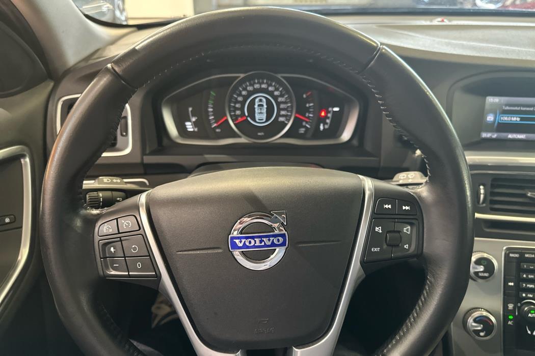 VOLVO V60 2016