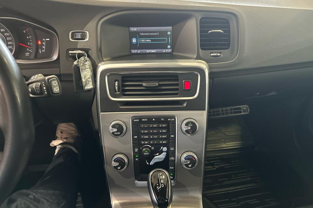 VOLVO V60 2016