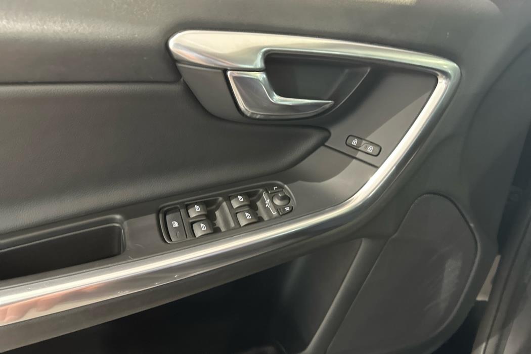 VOLVO V60 2016