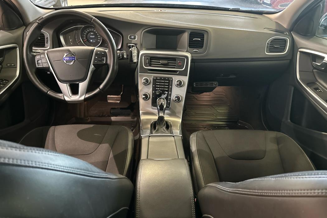 VOLVO V60 2016