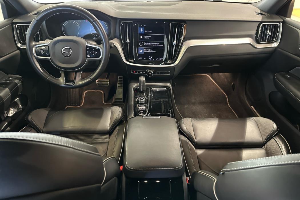 VOLVO V60 2021