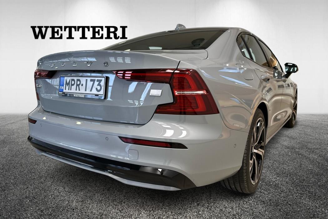 VOLVO S60 2025