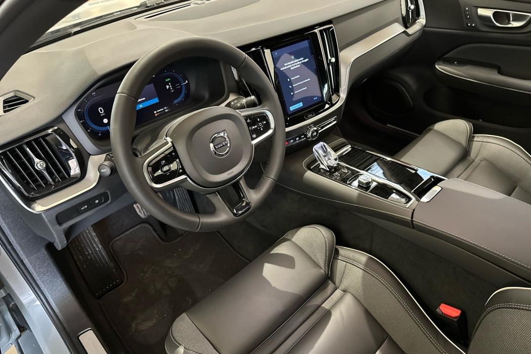 VOLVO S60 2025