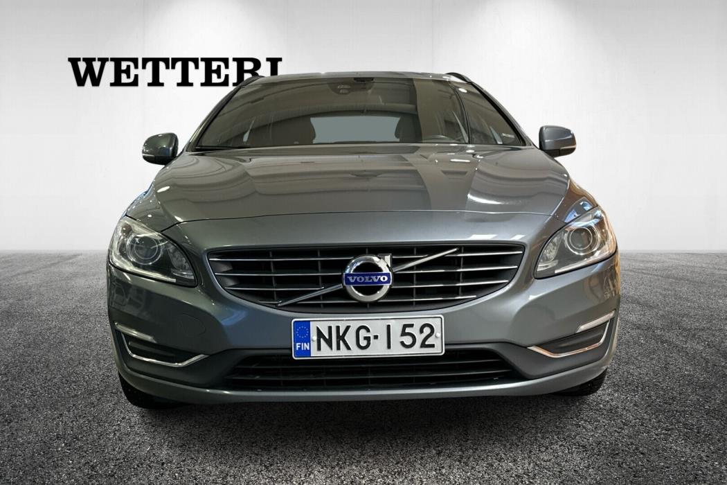 VOLVO V60 2015